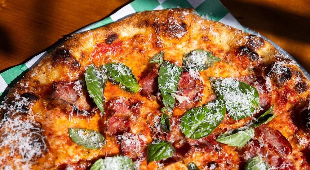 Pizza in Yarmok Hotel
